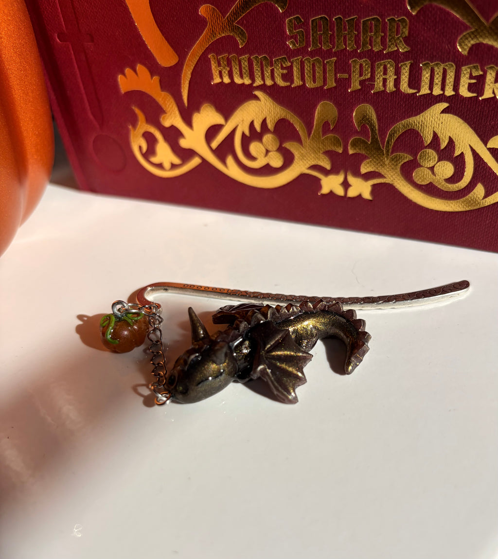 HALLOWEEN SPECIAL: Mini Pumpkin Dragon Bookmark